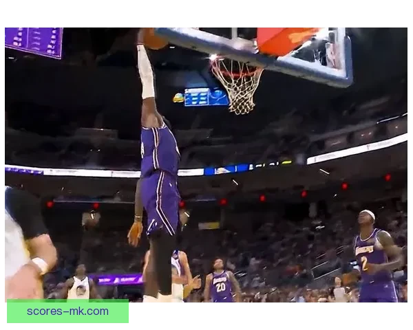 围绕詹姆斯昨日惊天劈扣起跳距离赛季第三飞行速度震撼全场表现解析